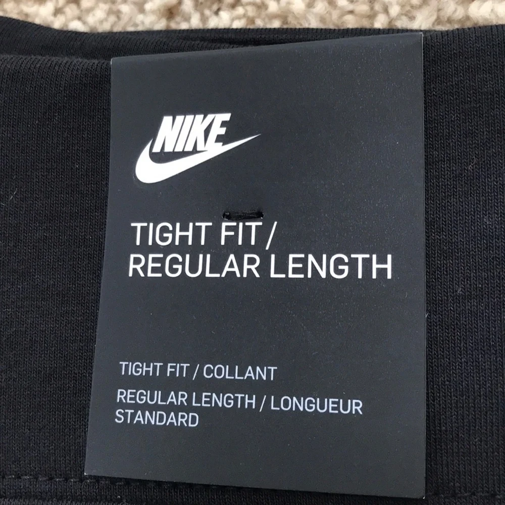 NWT! NIKE Size XS full length tight fit black leggings
